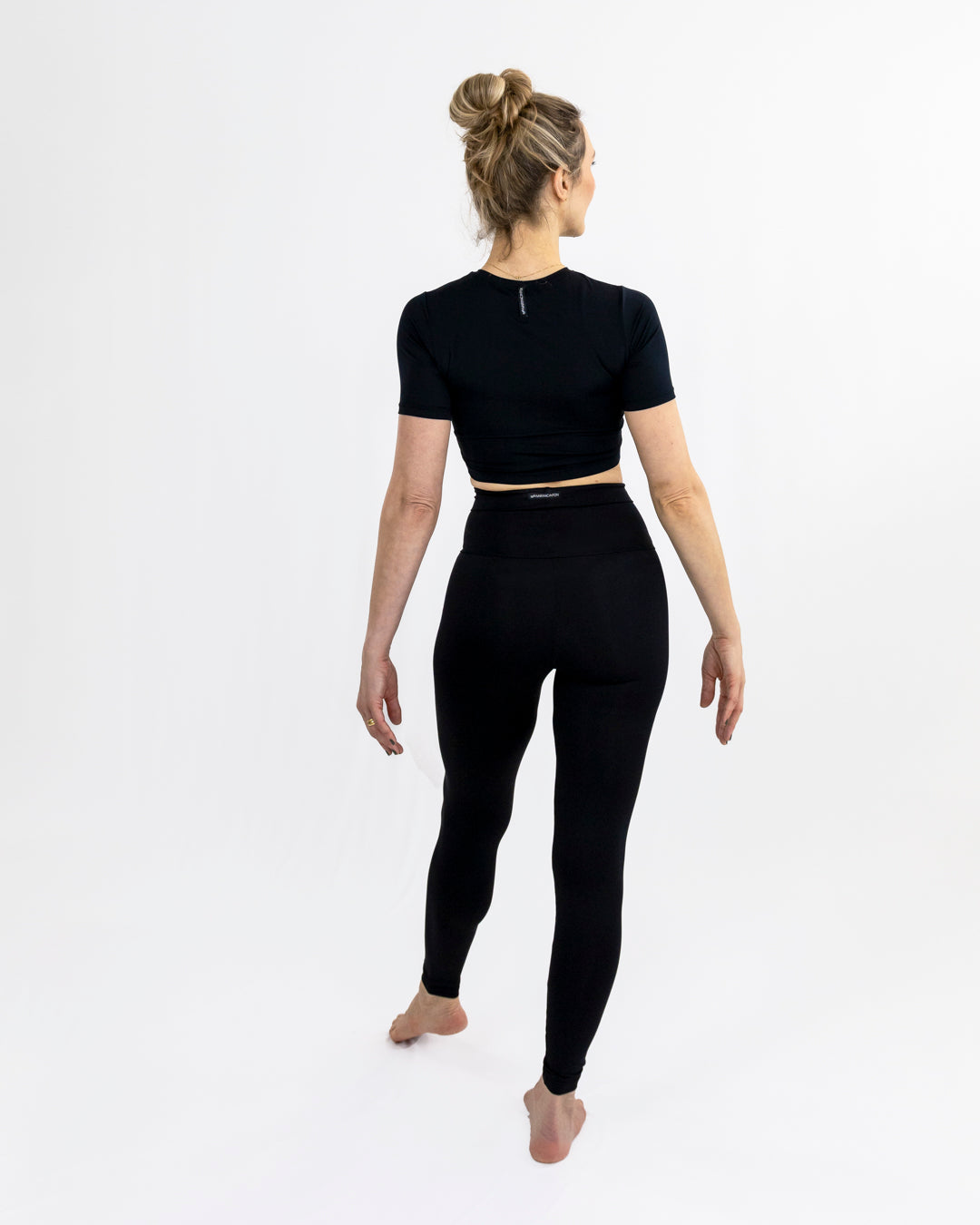 Cropped Breathe Manga Curta Preto