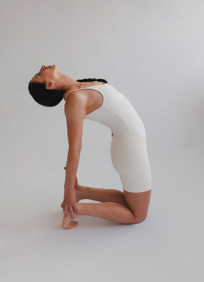 Macaquinho Bio Light Alcinha Costas V com Shorts Duplo Clássicos Off White