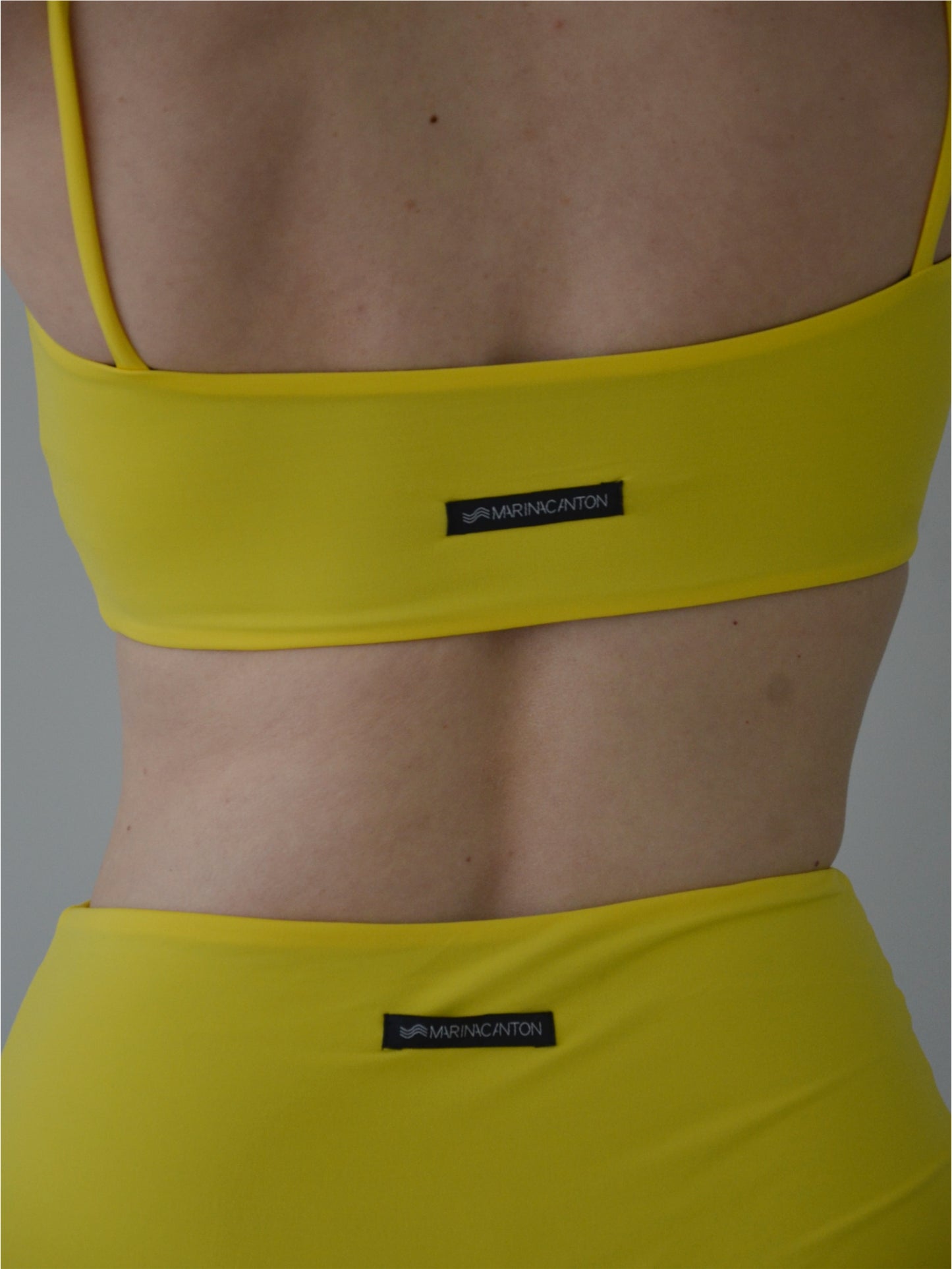 Conjunto Verão Light: Top Slim Alcinha + Hot Pants Amarelo