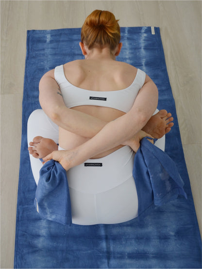 Kit Cotton Mat  + Toalha de Ajuste 100% Algodão com Tingimento Artesanal - Tie Dye Azul Mar