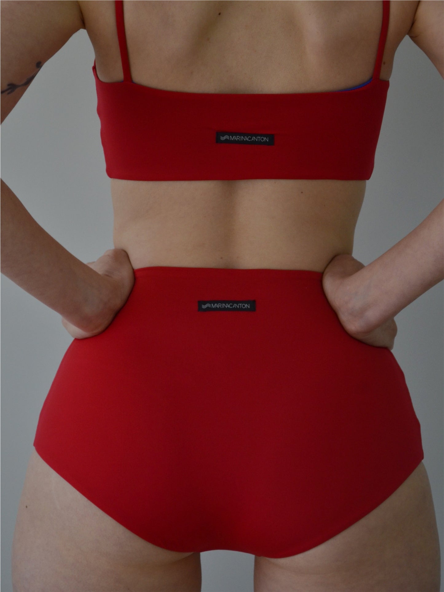 Conjunto Verão Light: Top Slim Alcinha + Hot Pants Vermelho