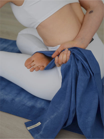 Kit Cotton Mat  + Toalha de Ajuste 100% Algodão com Tingimento Artesanal - Tie Dye Azul Mar