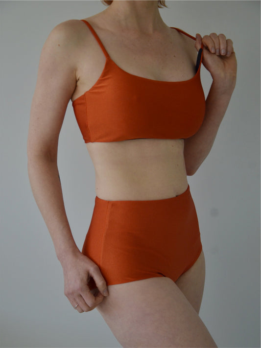 Conjunto Spirit Light: Top Slim Alcinha + Hot Pants Páprica