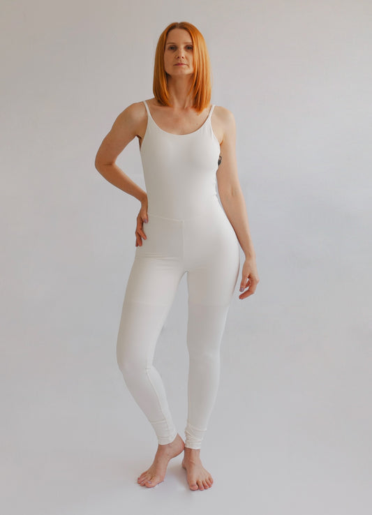 Macacão Bio Light Alcinha Costas V com Shorts Interno Clássicos Off White