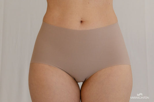 Calcinha Pele, Hot Pants, Sem Costura - Cor: chocolate