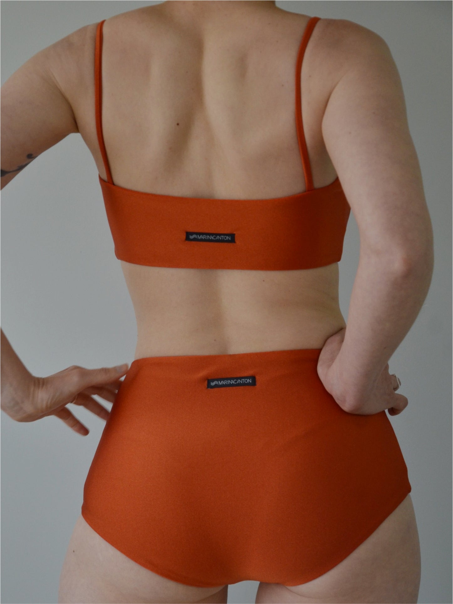 Conjunto Spirit Light: Top Slim Alcinha + Hot Pants Páprica