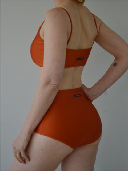 Conjunto Spirit Light: Top Slim Alcinha + Hot Pants Páprica