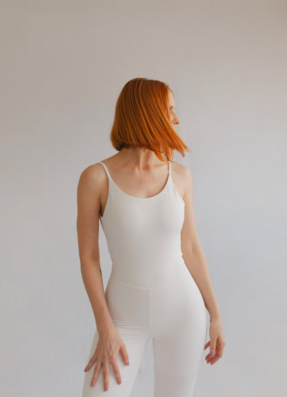 Macacão Bio Light Alcinha Costas V com Shorts Interno Clássicos Off White