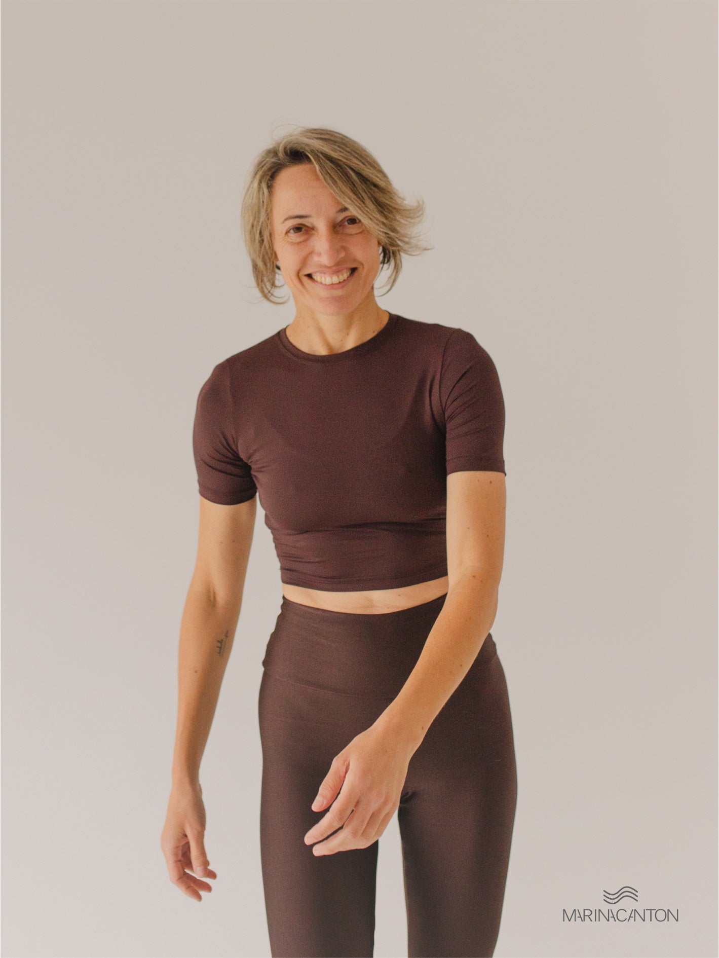 Cropped Breathe Manga Curta Café