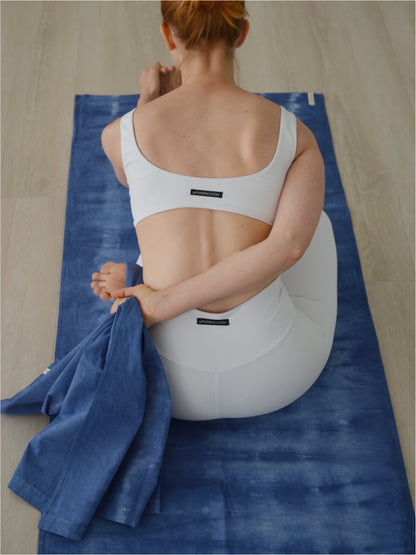 Kit Cotton Mat  + Toalha de Ajuste 100% Algodão com Tingimento Artesanal - Tie Dye Azul Mar