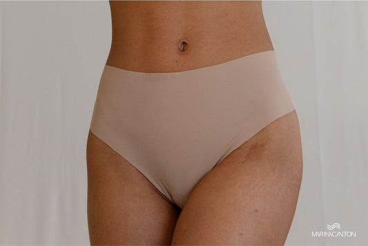 Calcinha Pele Fio Cós Alto, Sem Costura - Cor: chocolate