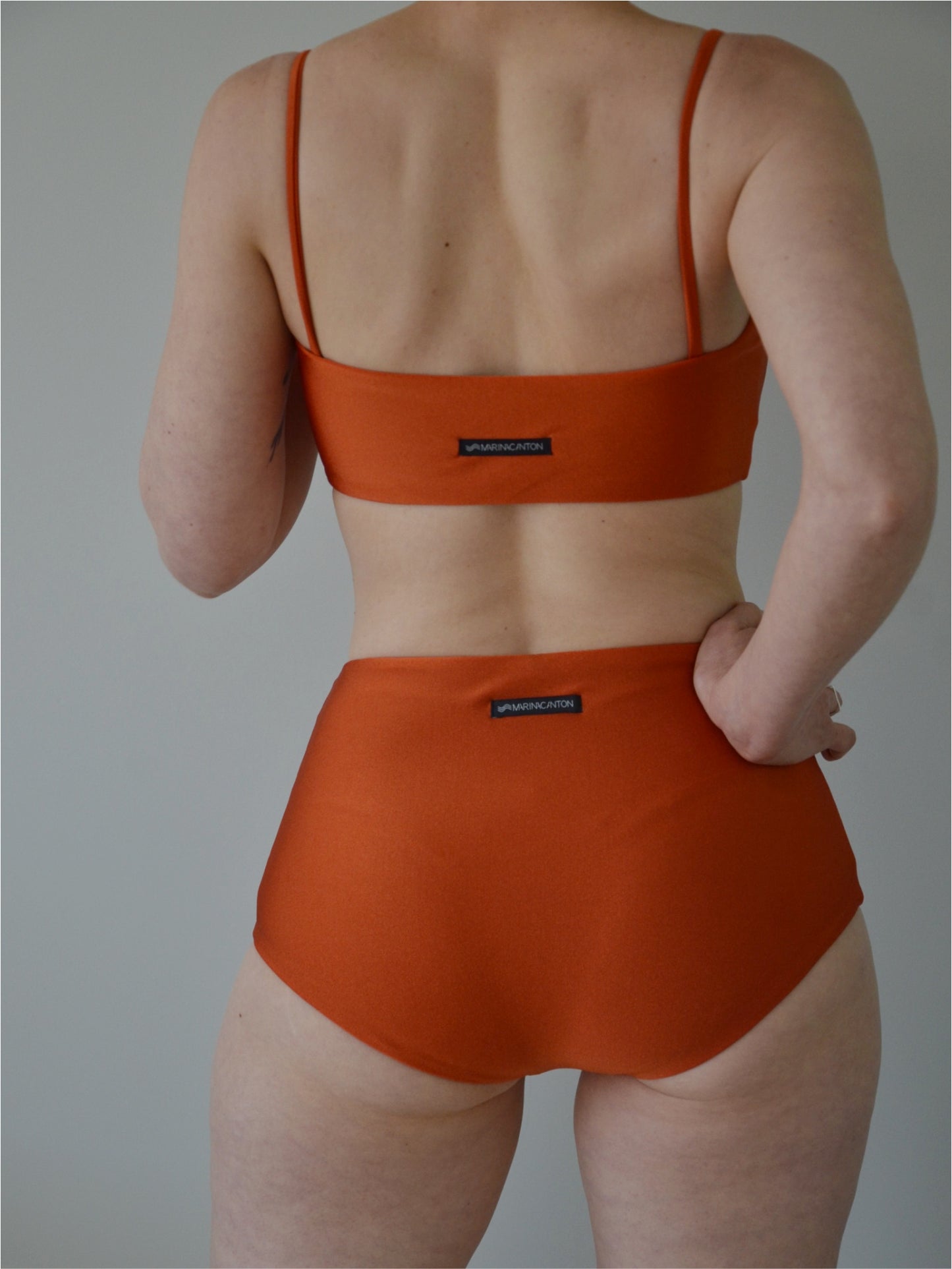 Conjunto Spirit Light: Top Slim Alcinha + Hot Pants Páprica