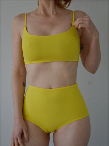 Conjunto Verão Light: Top Slim Alcinha + Hot Pants Amarelo
