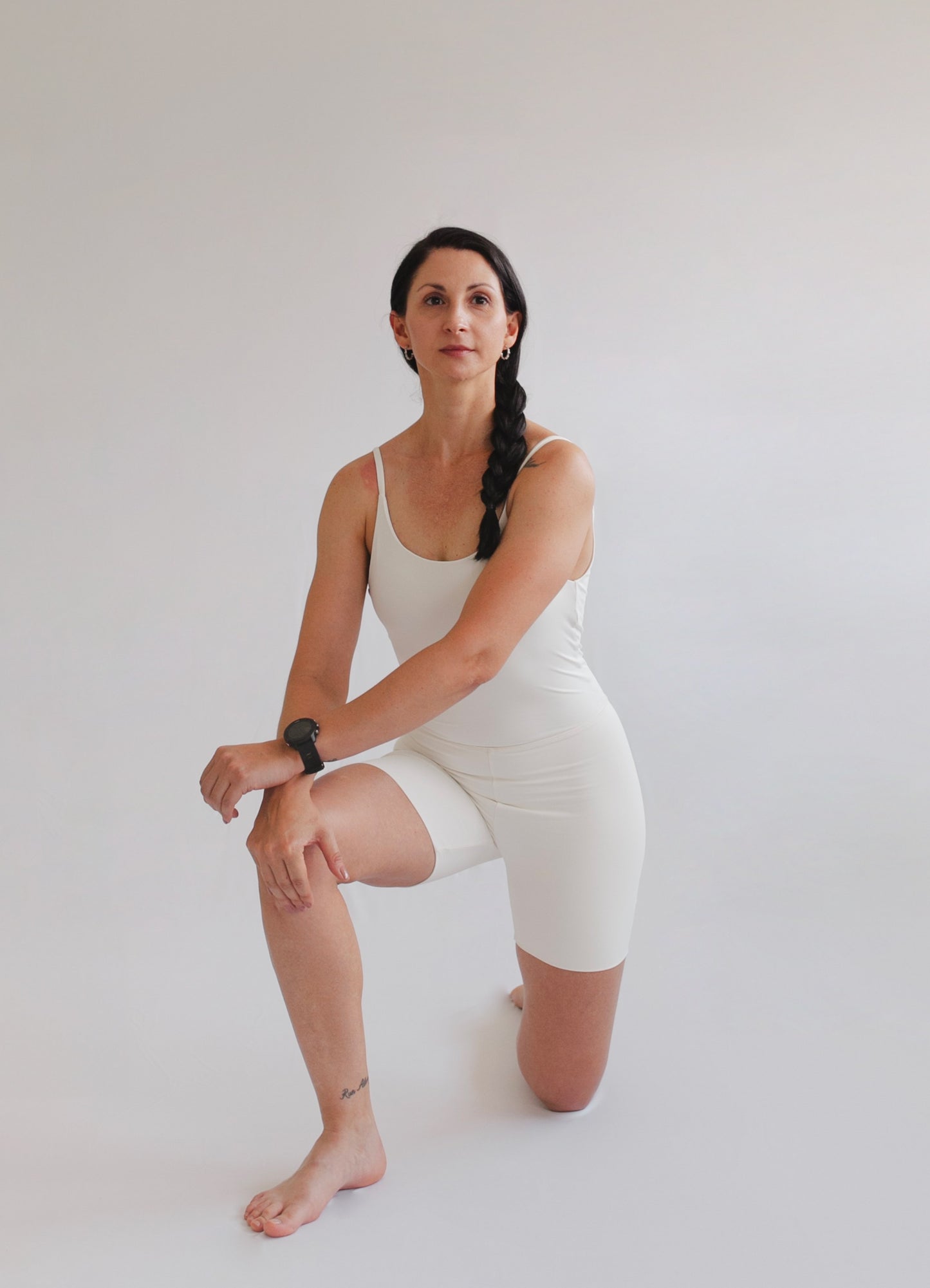 Macaquinho Bio Light Alcinha Costas V com Shorts Duplo Clássicos Off White