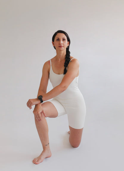 Macaquinho Bio Light Alcinha Costas V com Shorts Duplo Clássicos Off White