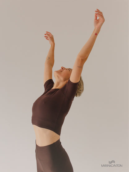 Cropped Breathe Manga Curta Café