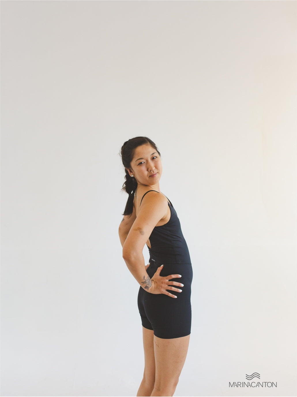 Macaquinho Bio Light Alcinha Costas V com Shorts Duplo Clássicos Preto