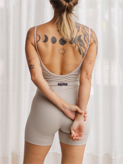 Macaquinho Bio Light Alcinha Costas V com Shorts Duplo Clássicos Nevada