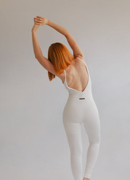 Macacão Bio Light Alcinha Costas V com Shorts Interno Clássicos Off White